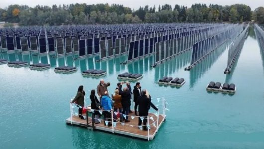 World’s First Vertical Floating Solar Plant Launches in Bavaria